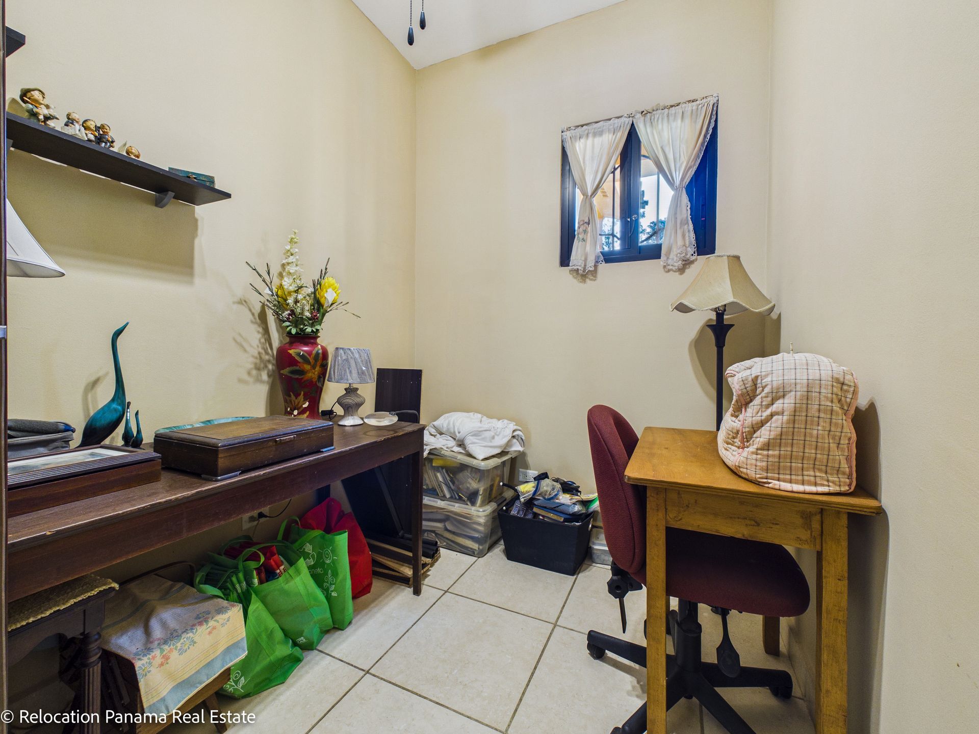 Casa con piscina y jardín tropical en Hacienda Pacífica, San Carlos. Fotografía para Relocation Panama Real Estate.