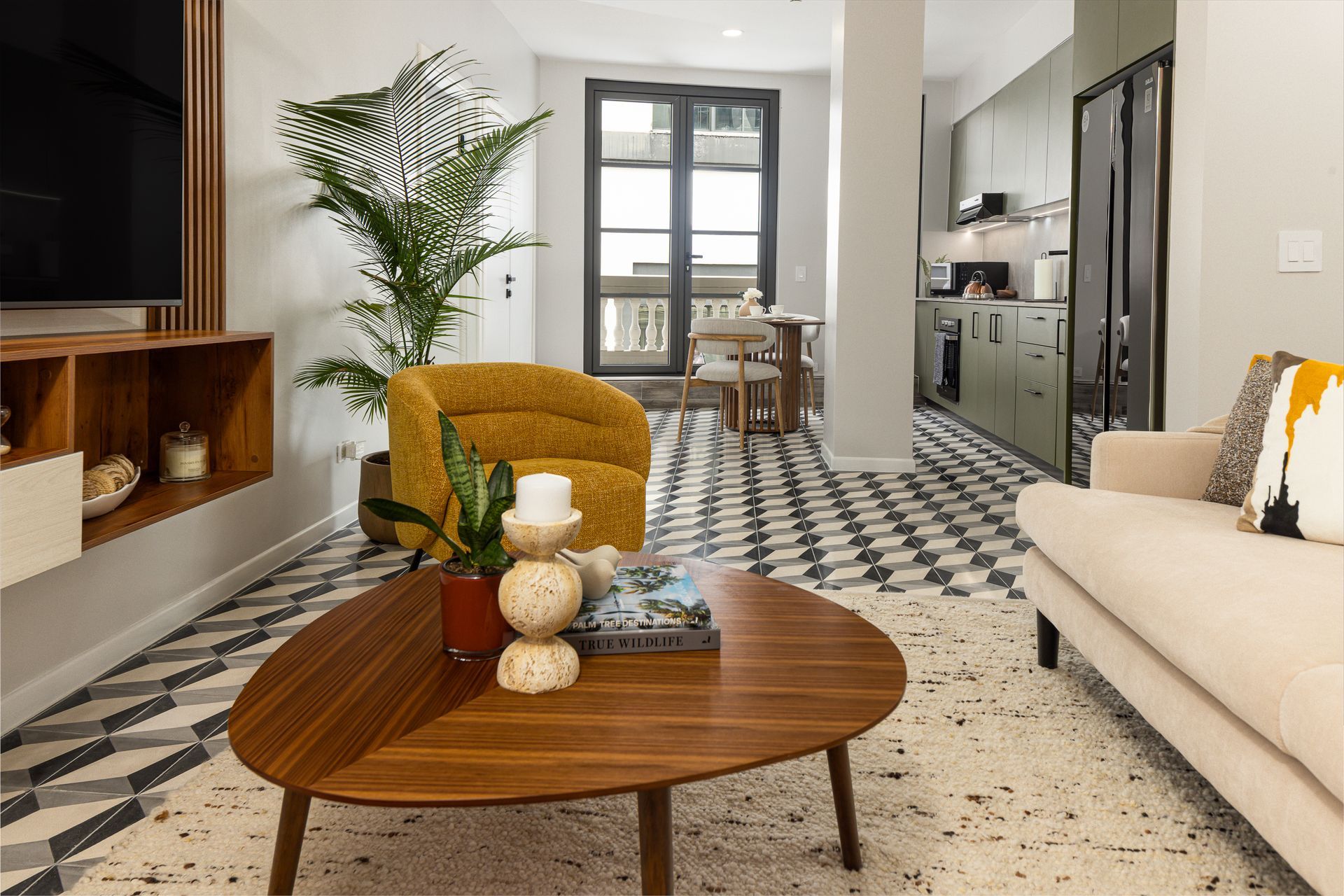 fotografía de interiores y diseño colonial moderno en Mansión Baluarte, Casco Viejo de Panamá.