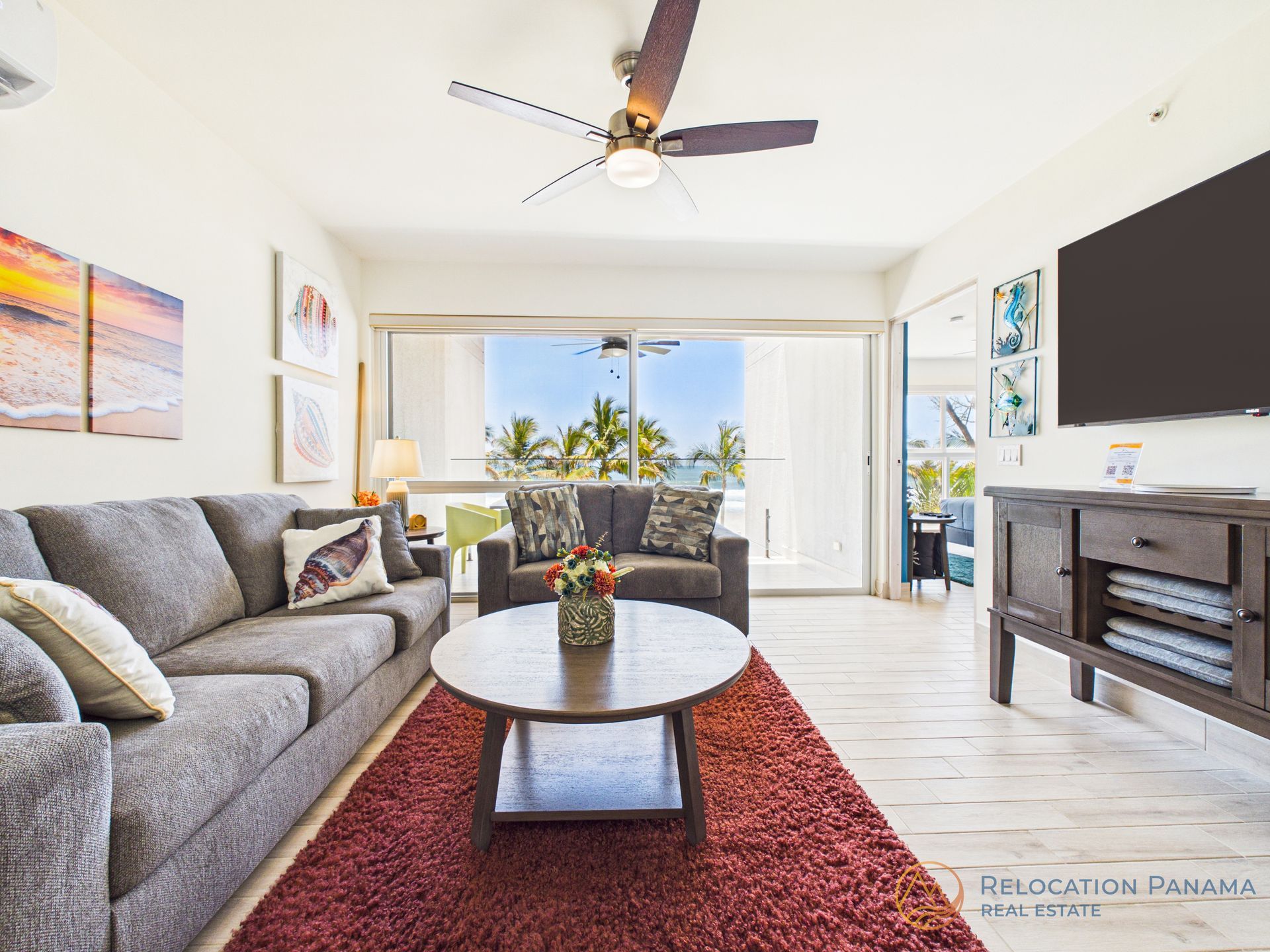 Interior de apartamento moderno en Playa Caracol, Chame. Fotografía profesional para bienes raíces.