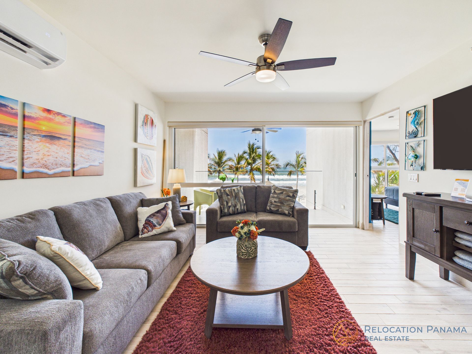 Interior de apartamento moderno en Playa Caracol, Chame. Fotografía profesional para bienes raíces.