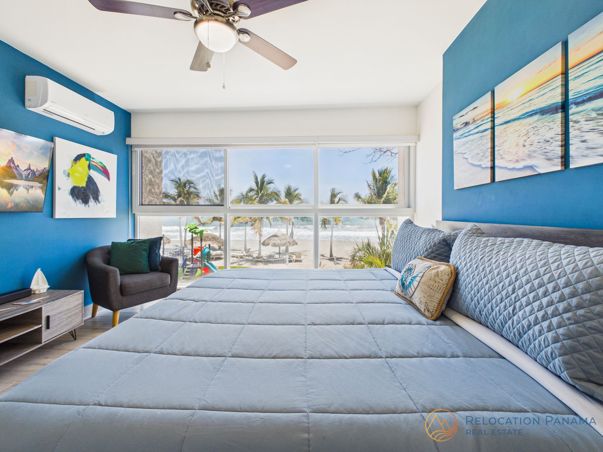 Interior de apartamento moderno en Playa Caracol, Chame. Fotografía profesional para bienes raíces.