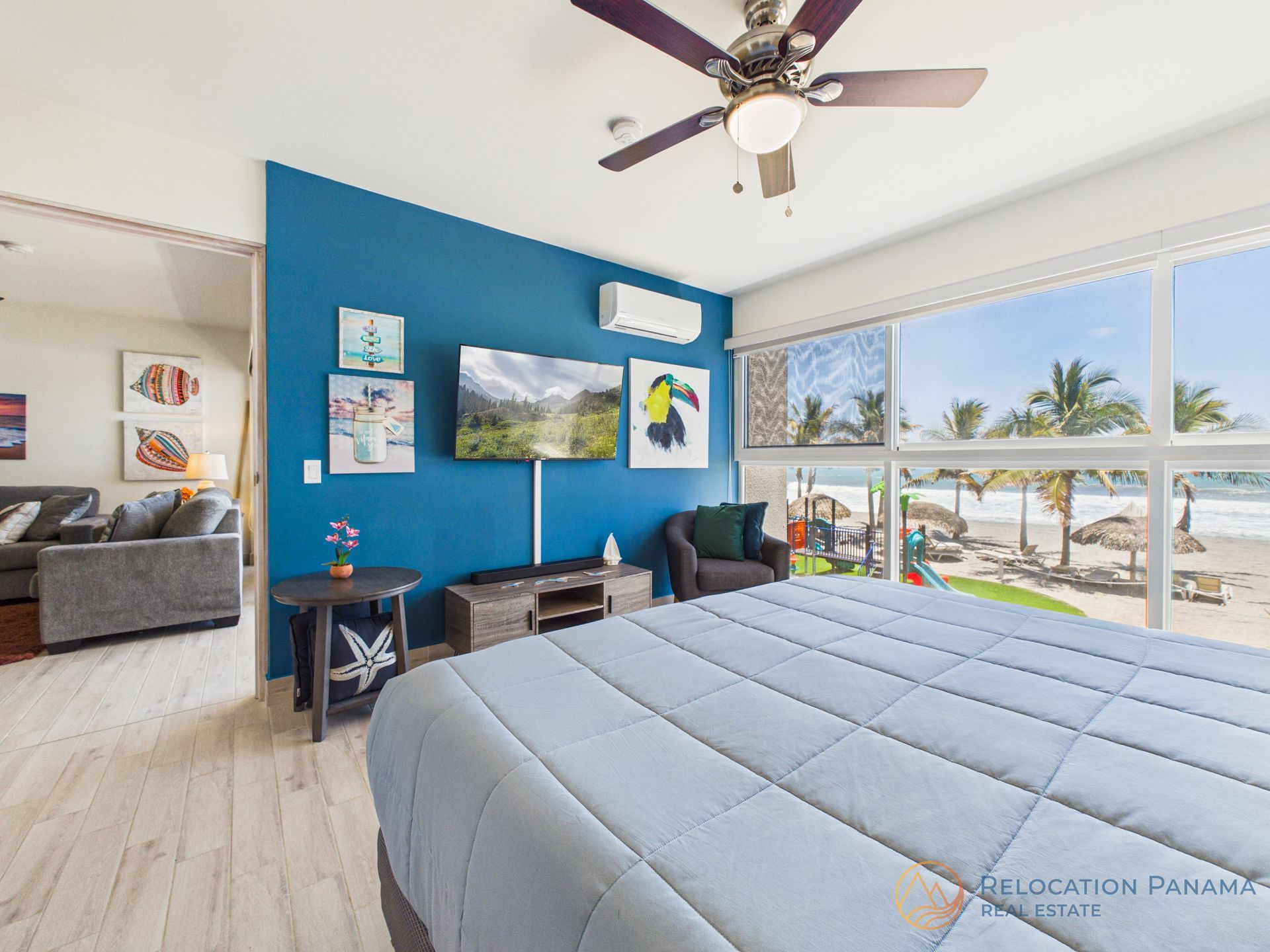 Interior de apartamento moderno en Playa Caracol, Chame. Fotografía profesional para bienes raíces.