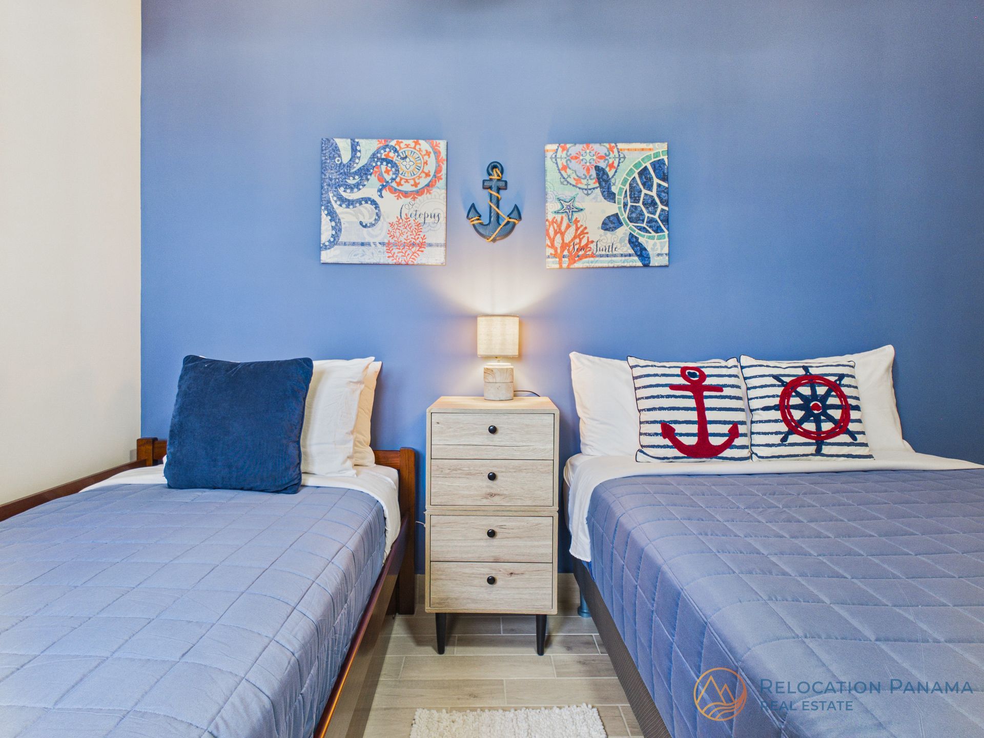 Interior de apartamento moderno en Playa Caracol, Chame. Fotografía profesional para bienes raíces.