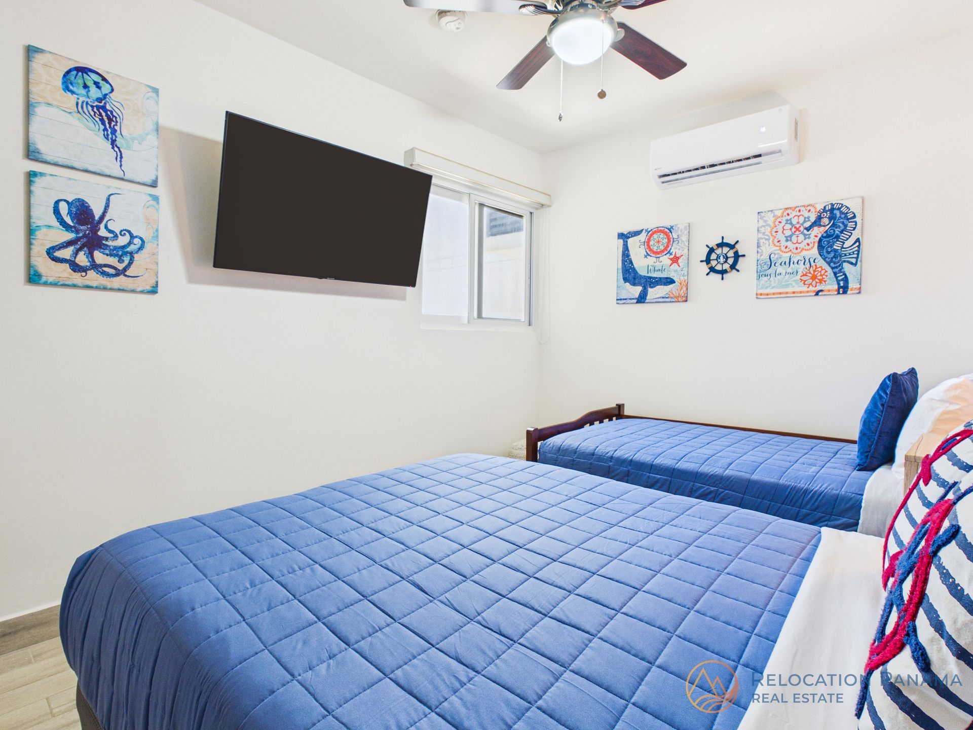 Interior de apartamento moderno en Playa Caracol, Chame. Fotografía profesional para bienes raíces.