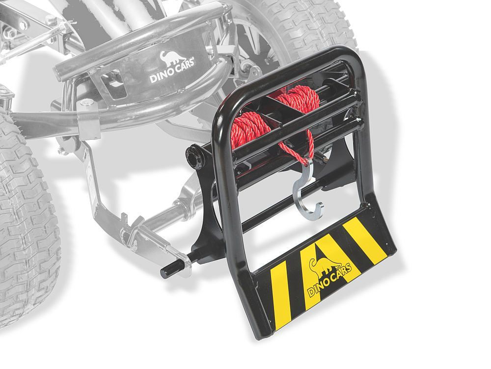 Eine schwarz-gelbe Seilwinde ist mit einem roten Seil und einem Haken an der Rückseite eines Fahrzeugs befestigt.