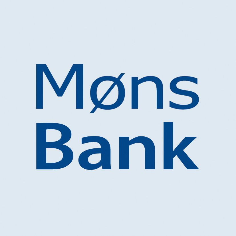 Møns Bank-logoet er mørkeblåt på en lyseblå baggrund.