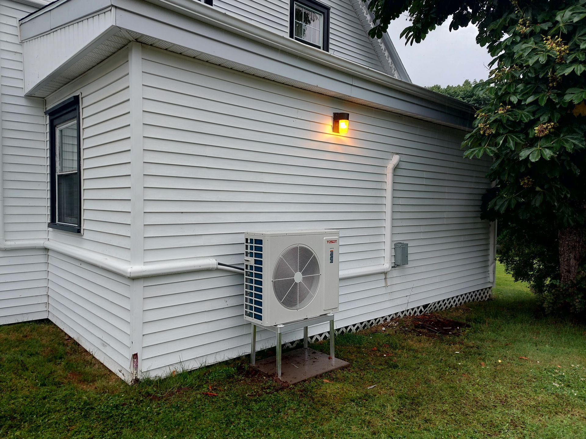 Home Heat Pump Installation - Outdoor Unit