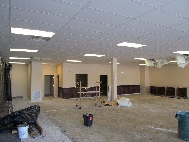 An empty room with a scaffolding in the middle of it