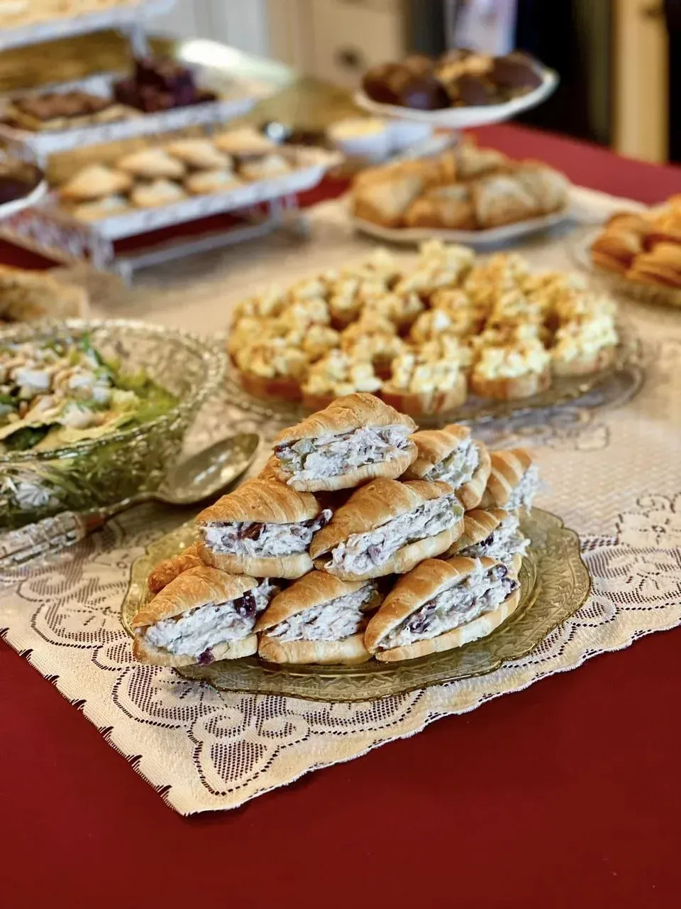 Table with pastry arrangement