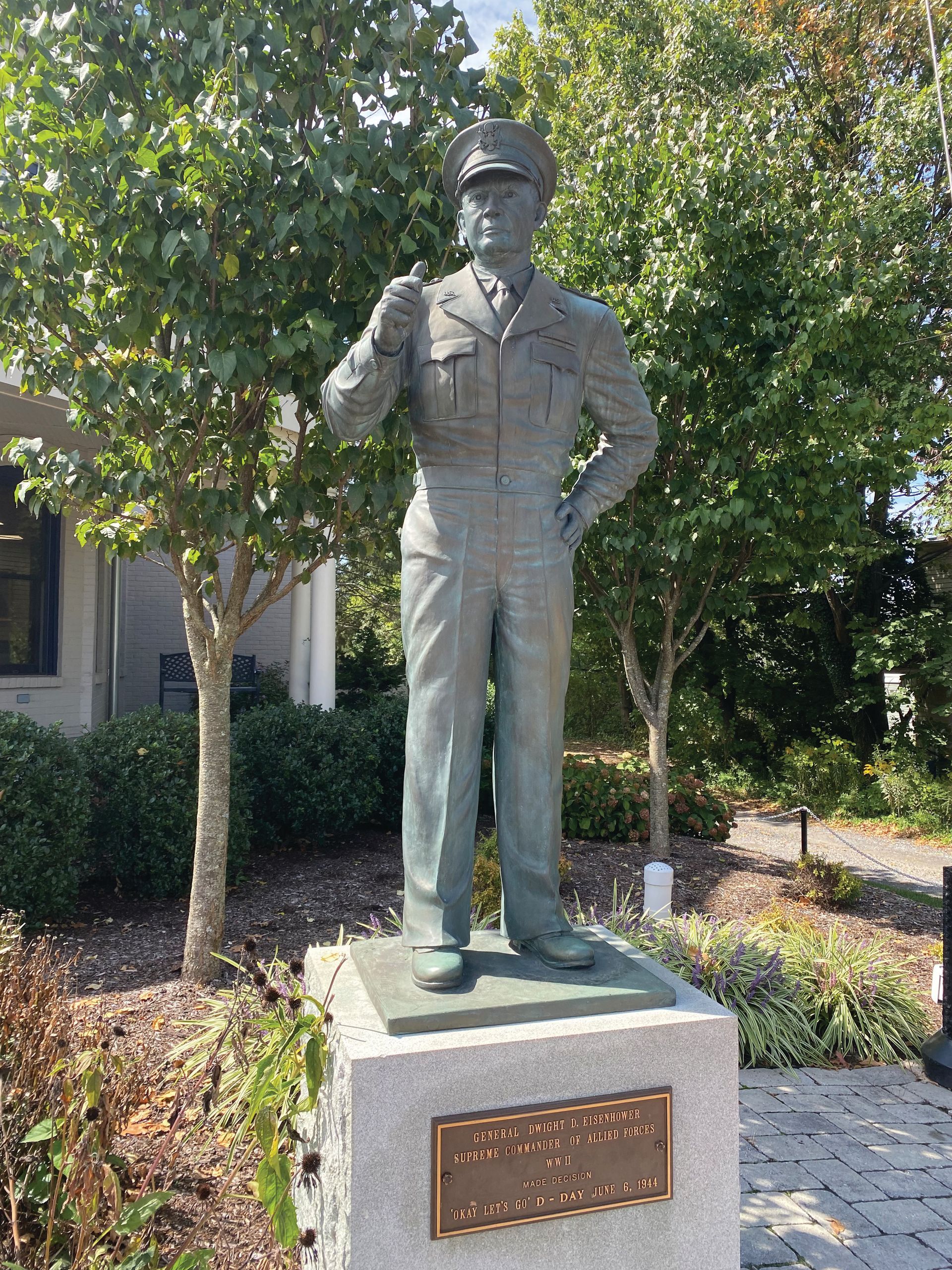 Gettysburg's Eisenhower statue, as Supreme Allied Commander
(Author photo)