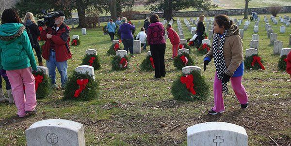 Placing the wreathes