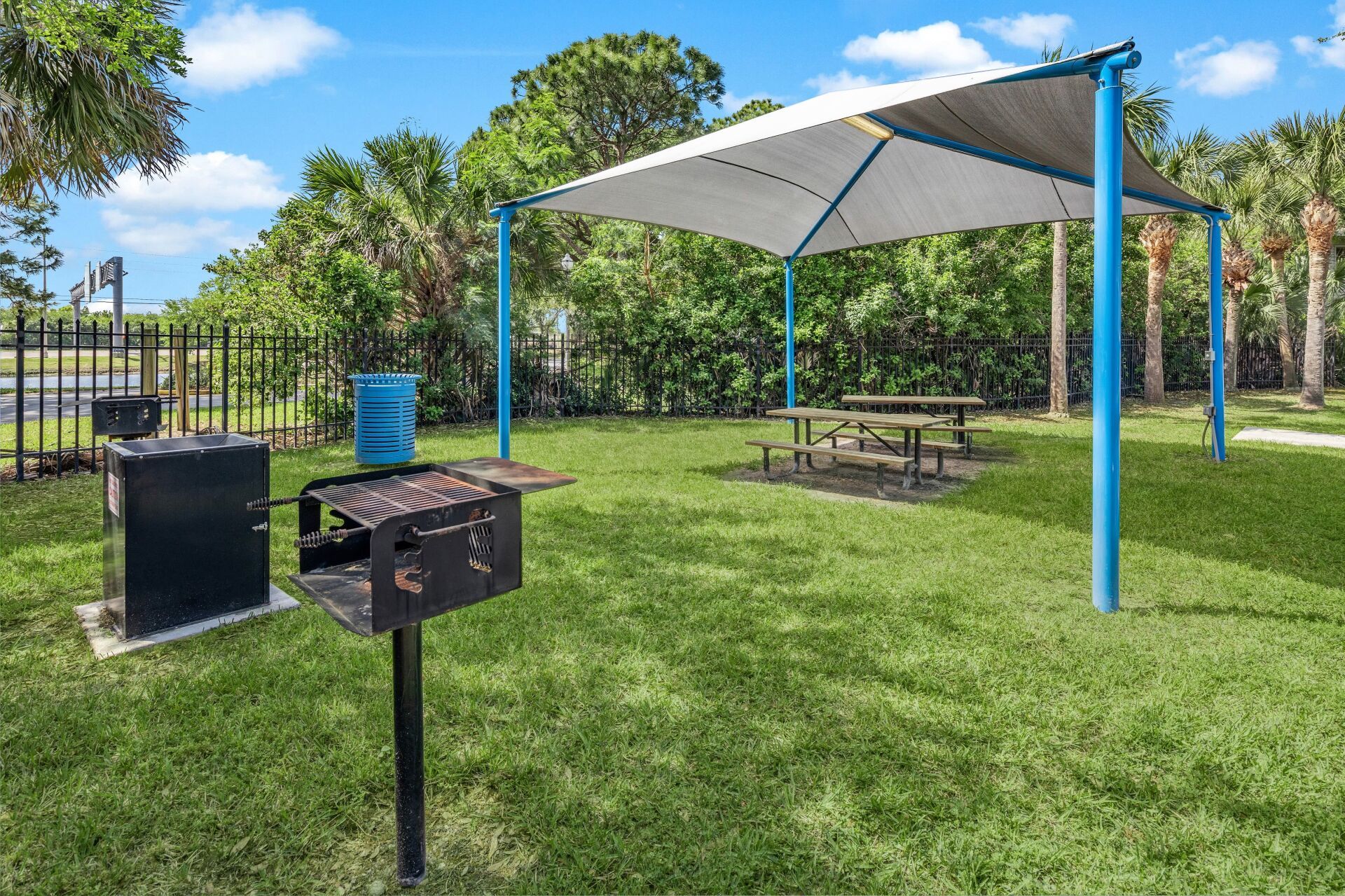 Grill and Picnic Area | Fairways at Feather Sound