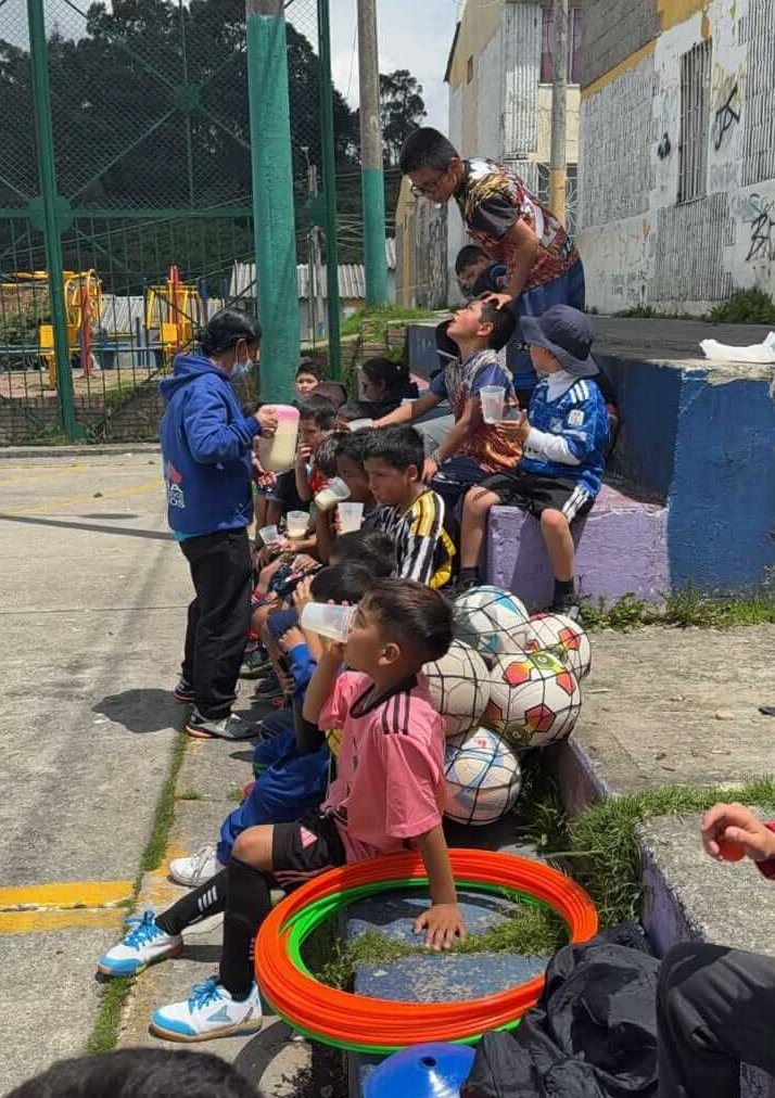 Niños de UNA recibiendo apoyo nutricional