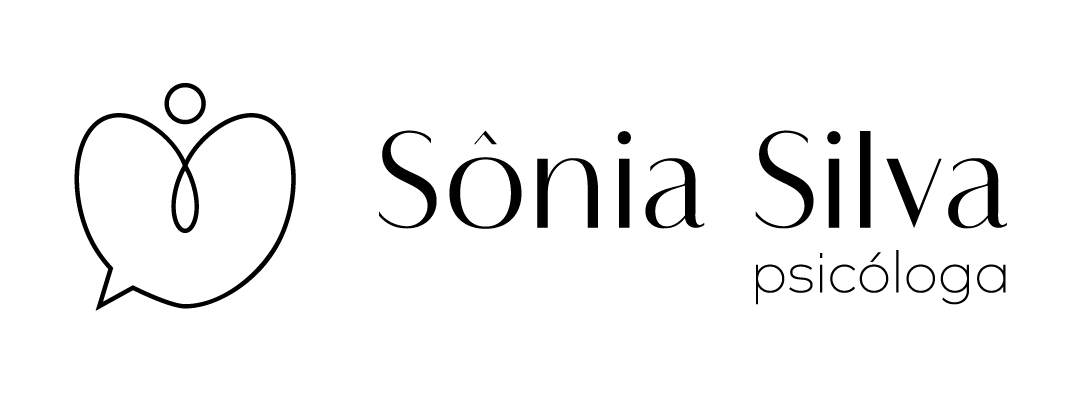 Um logotipo preto e branco para Sonia Silva com um coração e um balão de fala.