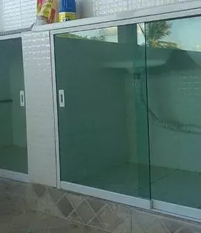 Portas de Vidro no Gabinete de Pia - Atacadão Kit e Box