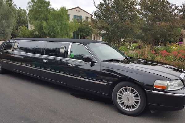 lincoln town car limo