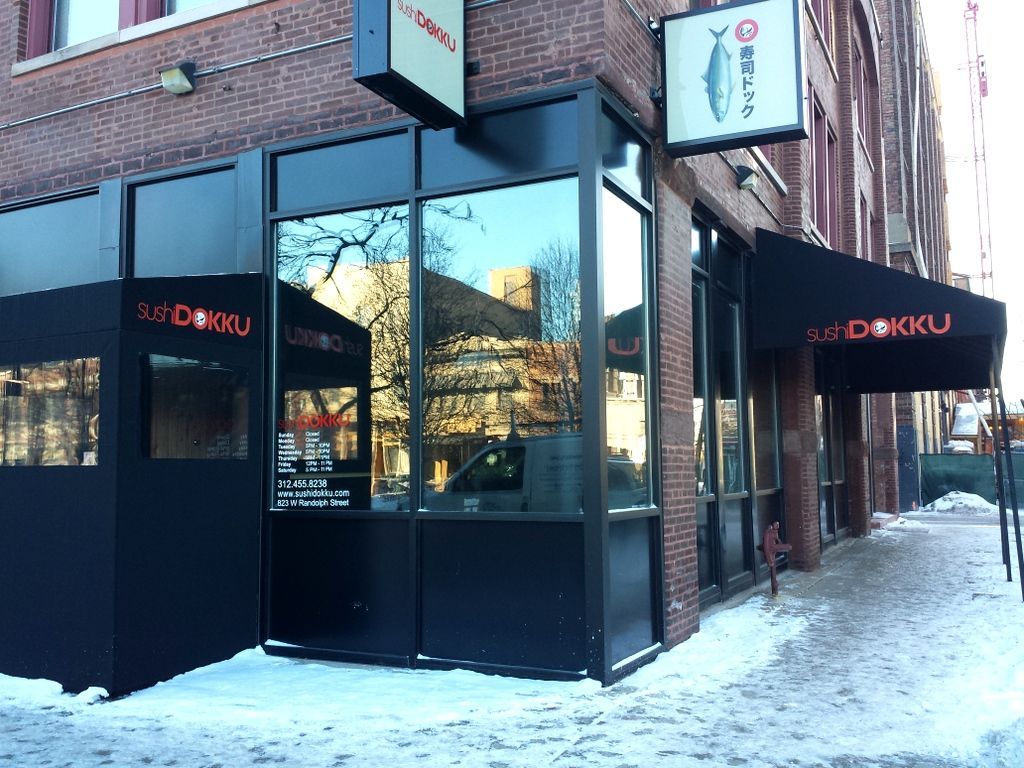 A restaurant with a sign that says dokku on it