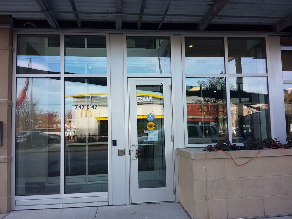 A building with the number 747 on it