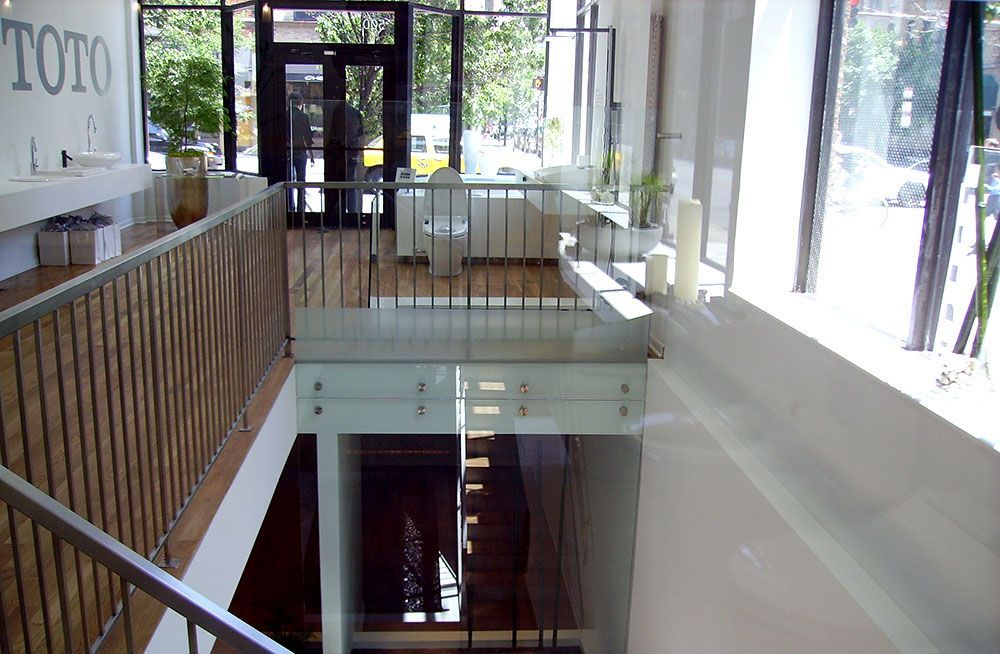 A store with a sign that says toto on it