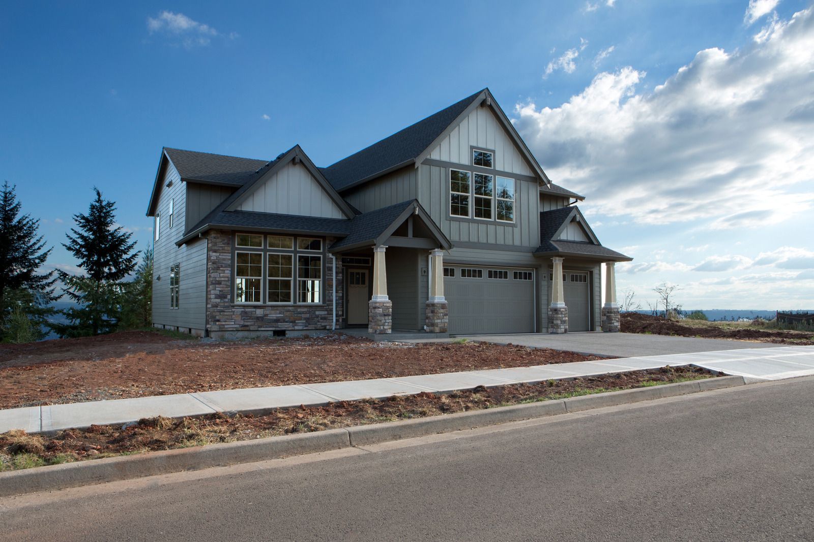 A large house is sitting on the side of a road