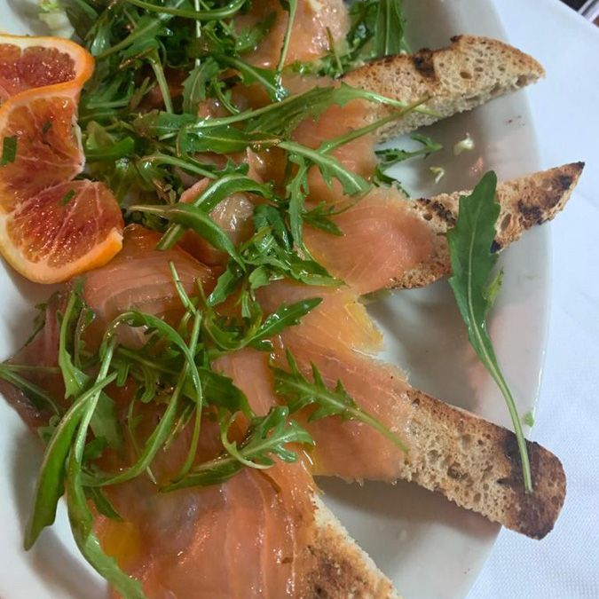 salmone con crostini