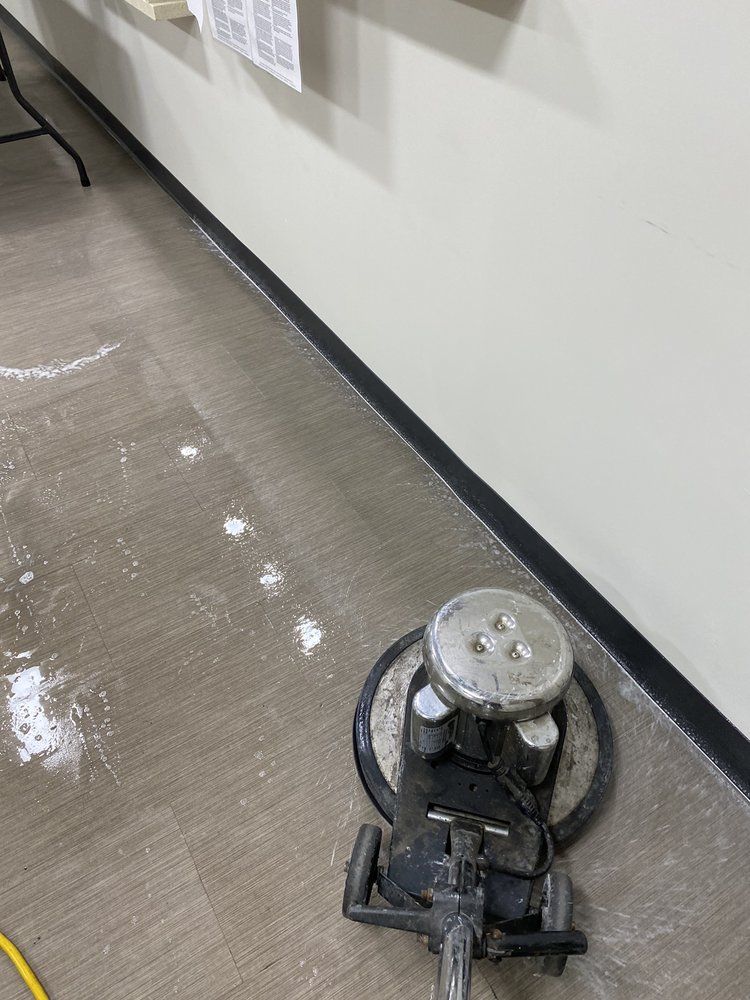 A machine is sitting on the floor next to a wall.