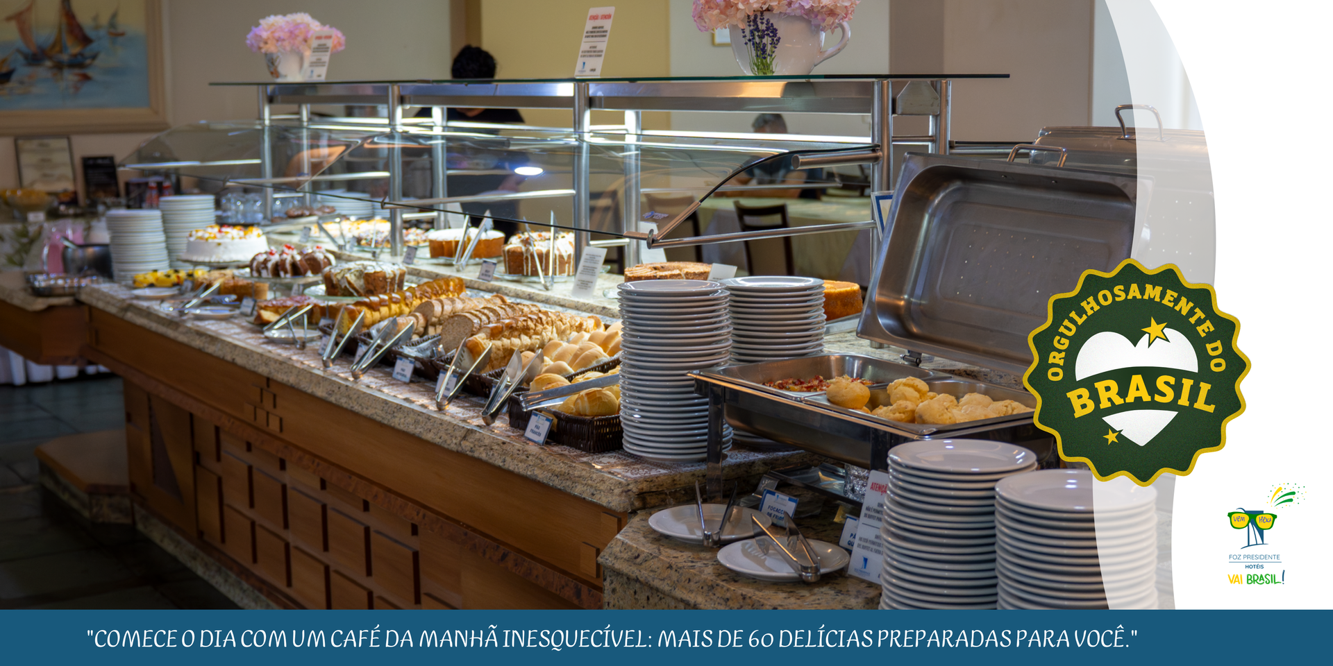 Buffet com bandejas de comida e pão em um restaurante iluminado, com uma placa temática do Brasil à direita.