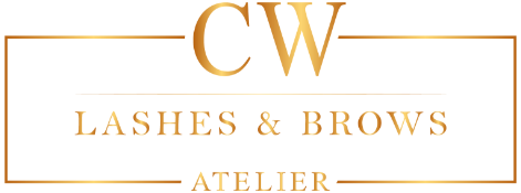 Das Logo für CW Lashes and Brows Atelier ist ein goldenes Logo auf weißem Hintergrund.