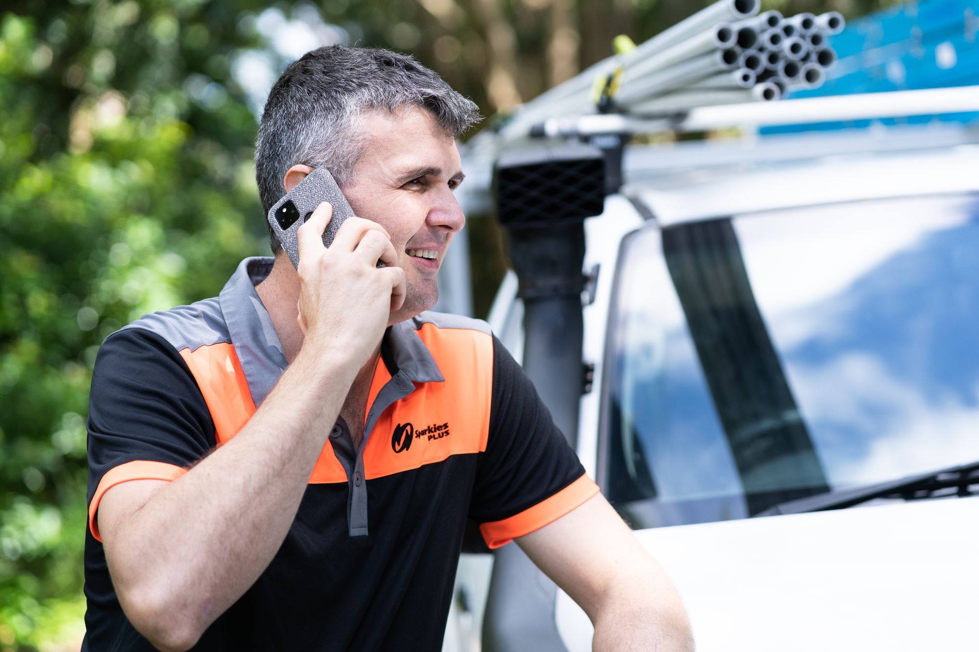 Electrician Offering Free Quote And Friendly Customer Support Sunshine Coast