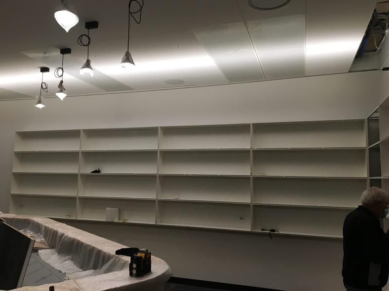 scaffalatura su misura in metallo