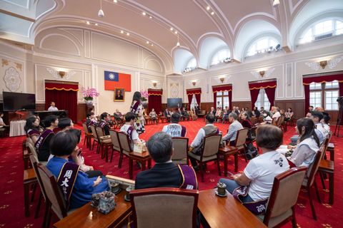 Dion Leonard, TedX, Motivational Speaker, Finding Gobi, Athlete, Ultra Runner, New York Times Bestseller