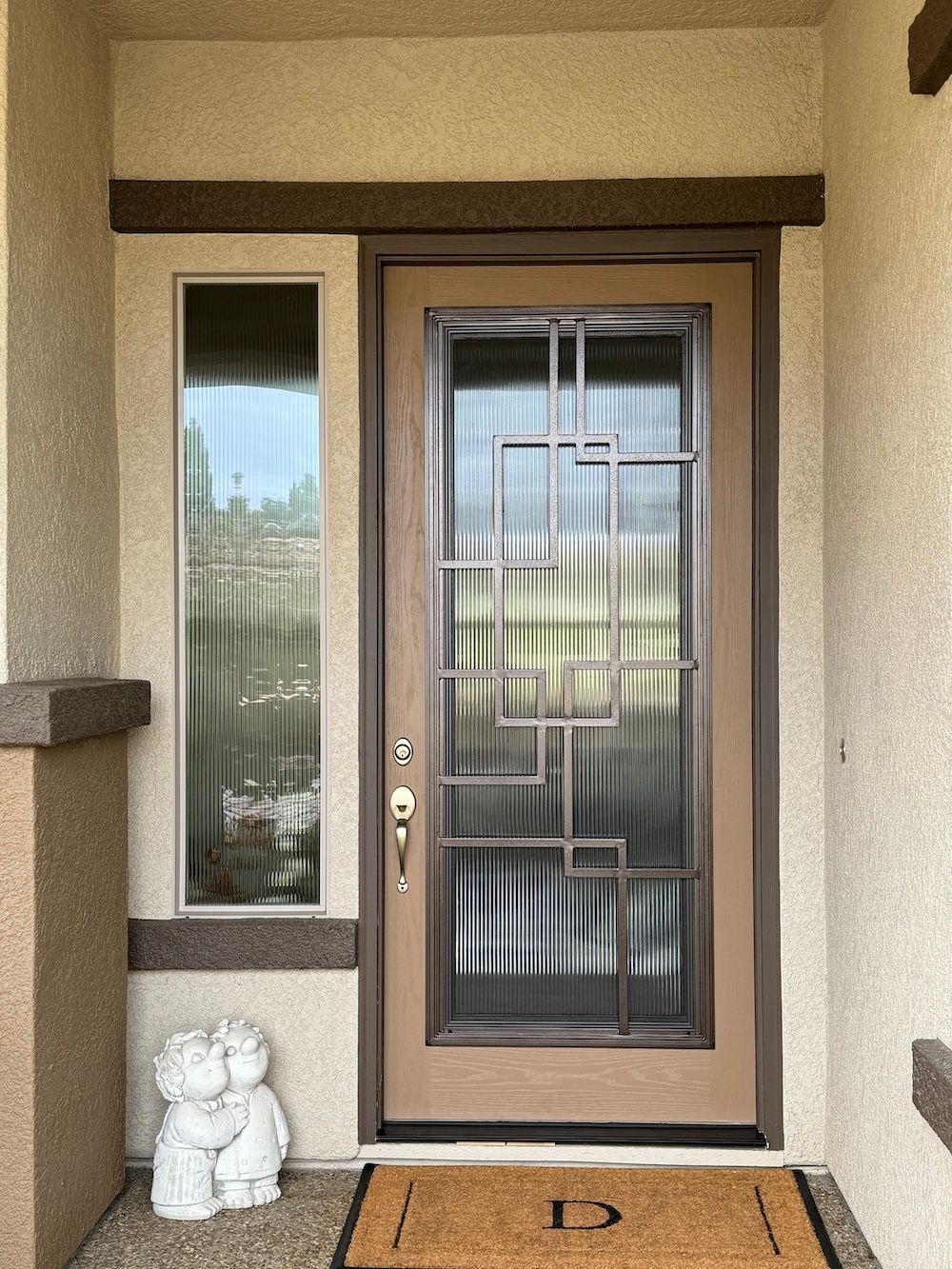 A door with the letter d on it