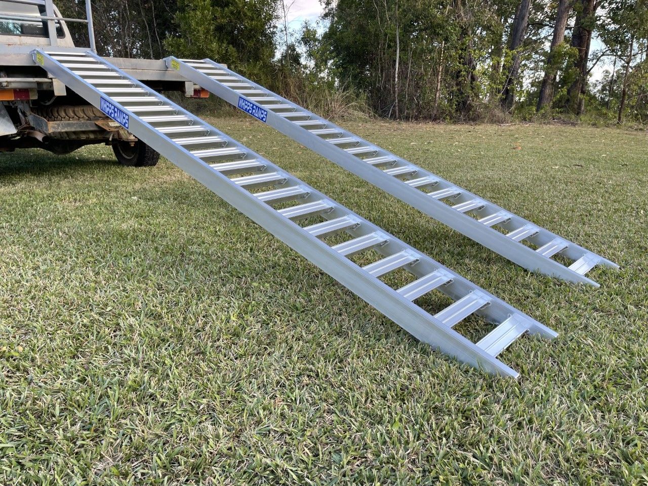 1.5 tonne capacity ramps, 1.5 ton capacity ramps, mini digger ramps, kanga loading ramps, dingo digger loading ramps , mini excavator loading ramps