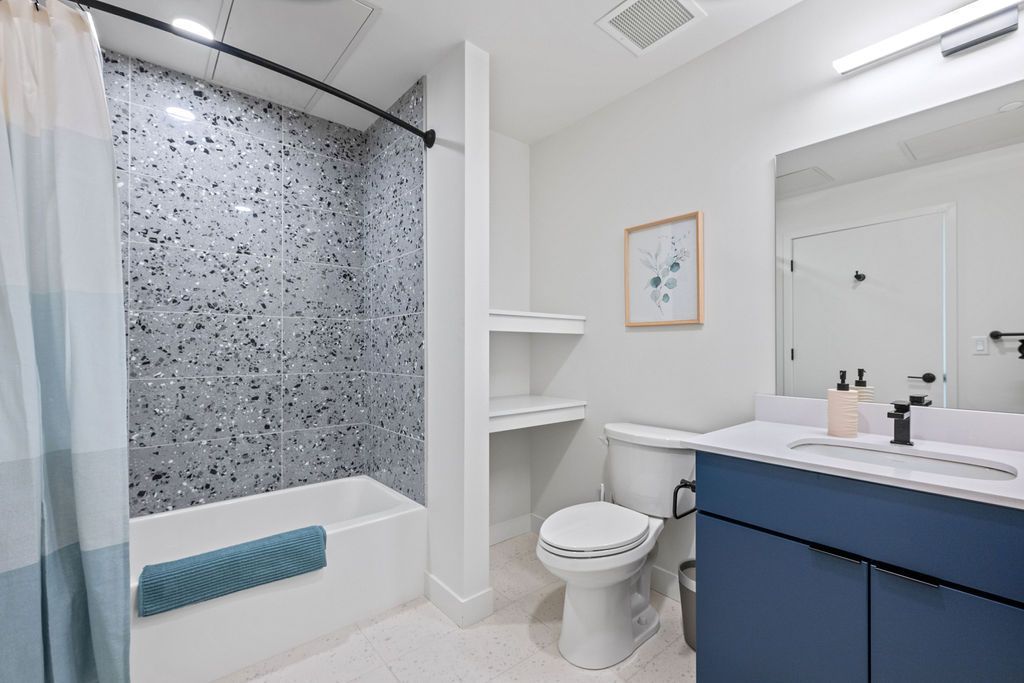 Luxury apartment bathroom Oshkosh, WI