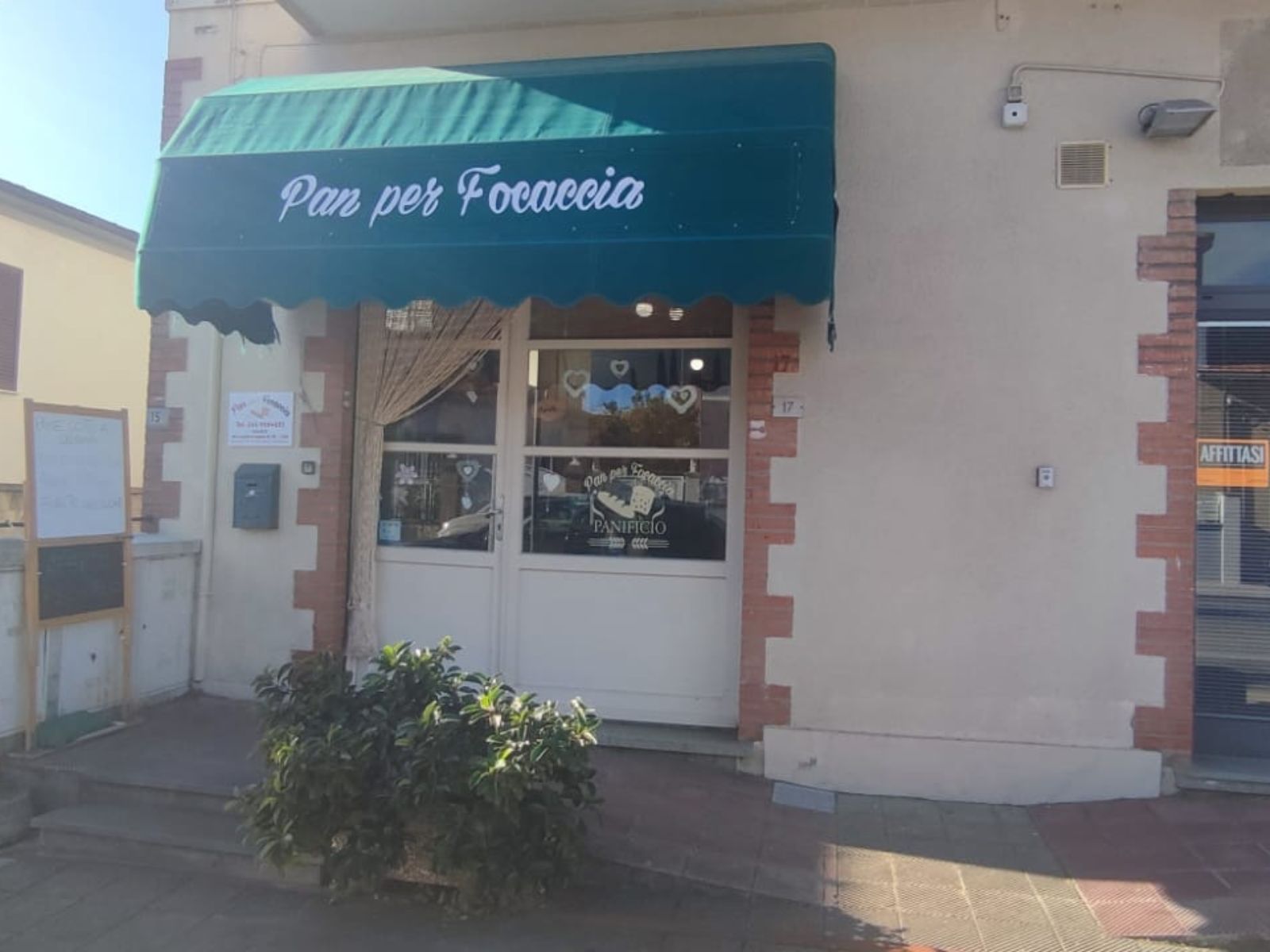 PAN PER FOCACCIA
Vendita pane, dolci, altri generi alimentari e di consumo
RIF 202