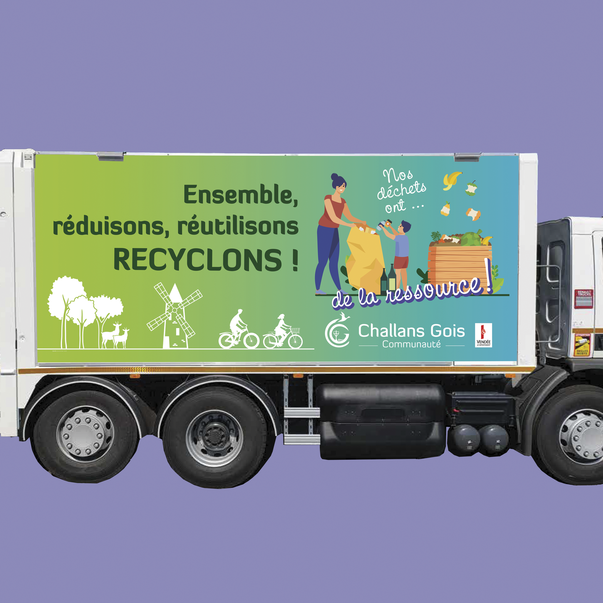 Trois drapeaux à plumes avec logos, bleu et blanc. Les logos sont ceux de Challas Gois Communauté, SOCOVATP et Culture.fr.