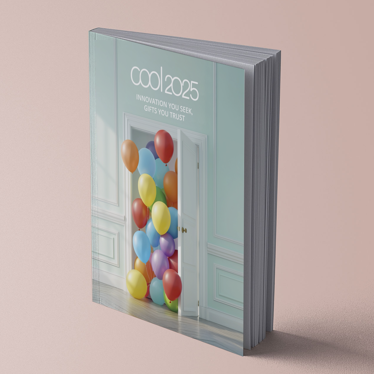 Une couverture de livre avec des ballons émergeant d'une porte ouverte.