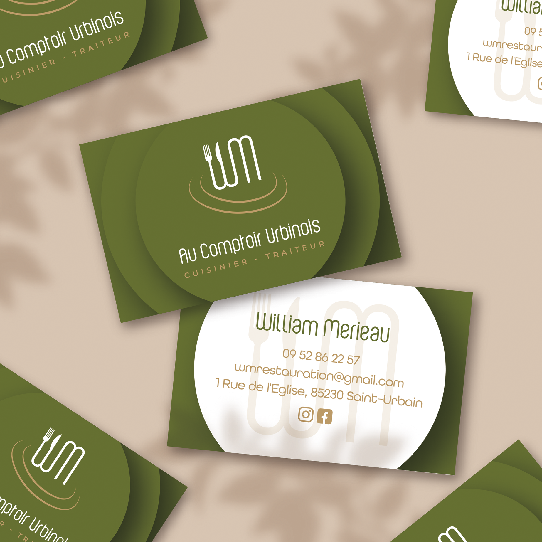 Cartes de visite pour « Au Comptoir Urbain », comportant un logo vert et blanc