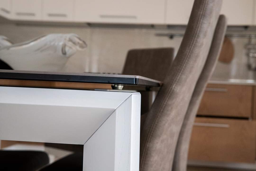 particolare tavolo su misura