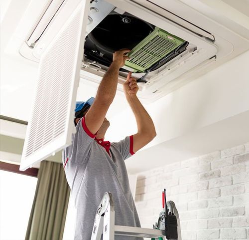 An expert providing AC installation in Keizer, OR