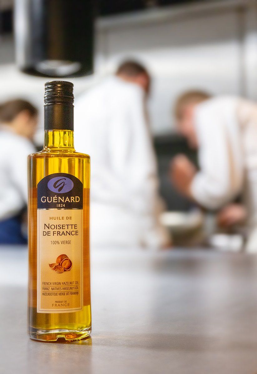Bouteille d'huile de noisettes de France Guénard