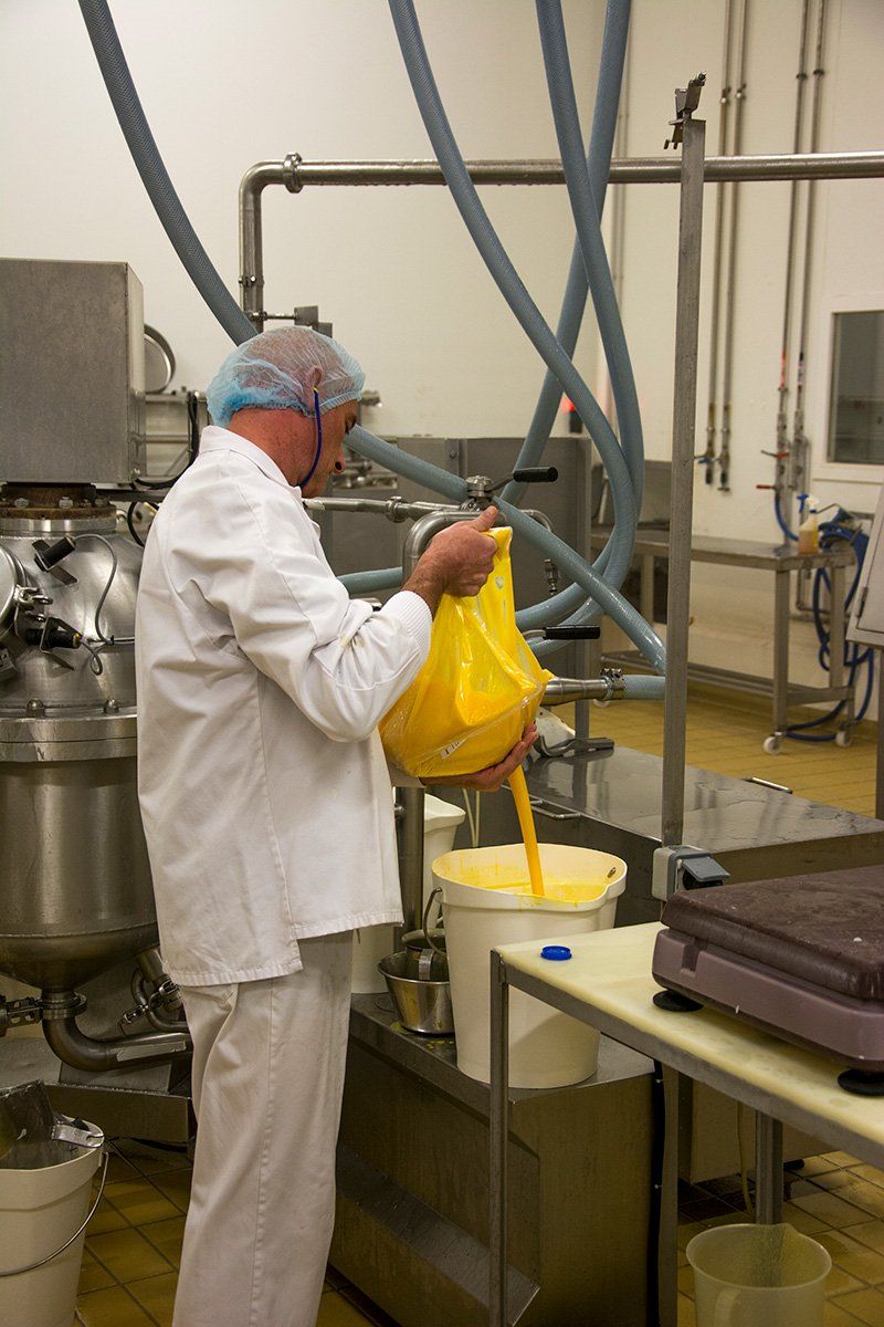 Reportage photos à l'usine de fabrication des Pâtissiers de Touraine - gâteaux saint Amour