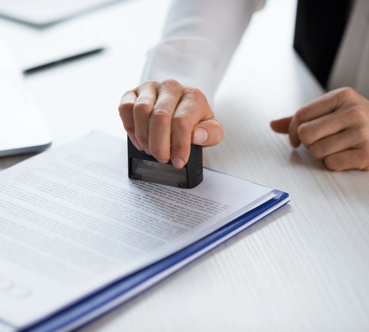 firmando documentos