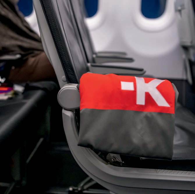 Skross Travel Blanket Dark Grey SKR-0239 On Airplane Seat