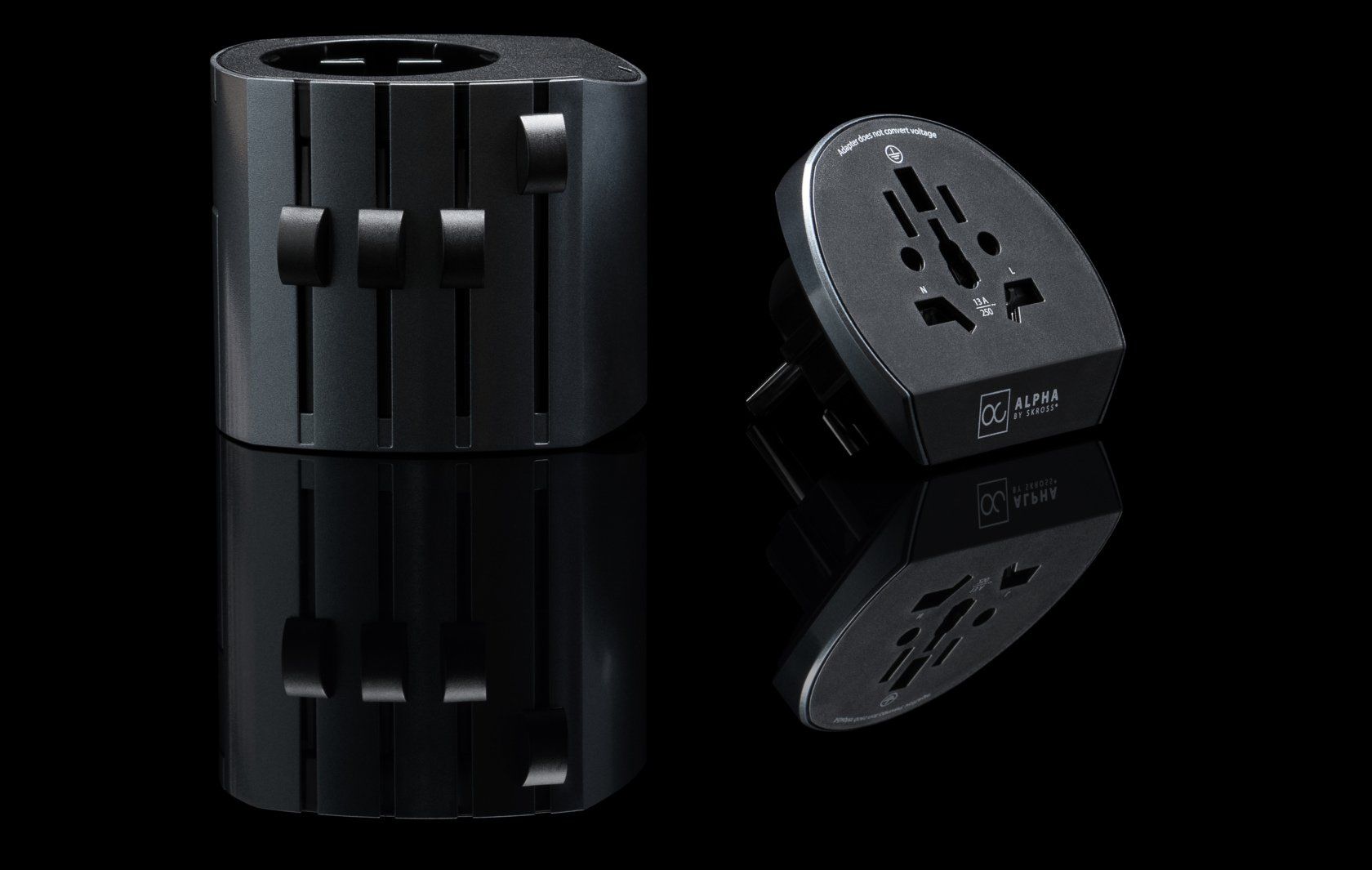 Skross 3-pole earthed premium Alpha travel adapter with both halves