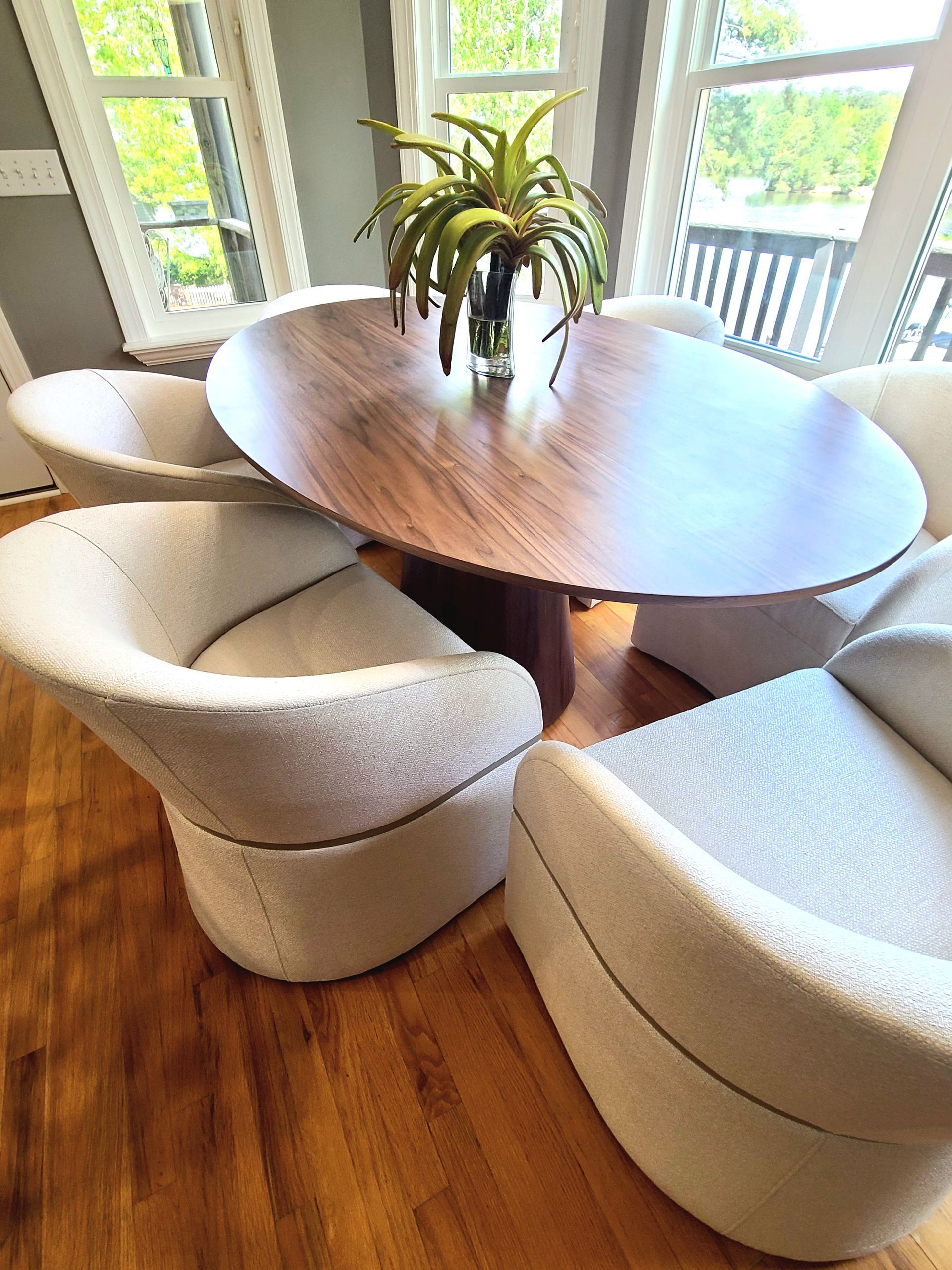 table witg flowers at top