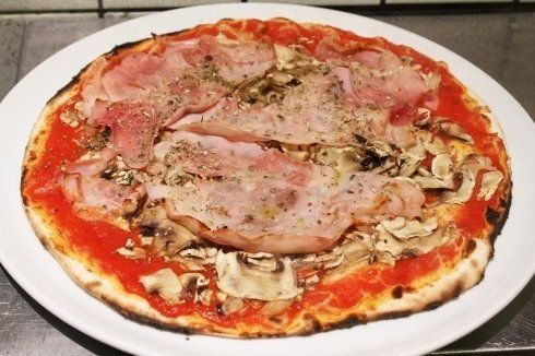 pizza prosciutto e funghi