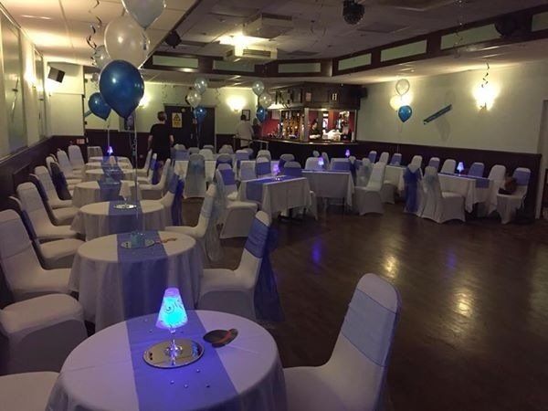 table settings with blue table runners