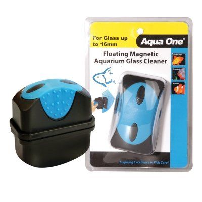 Floating magnetic aquarium glass cleaner. Blue and black, packaged, beside the product. For glass up to 16mm.
