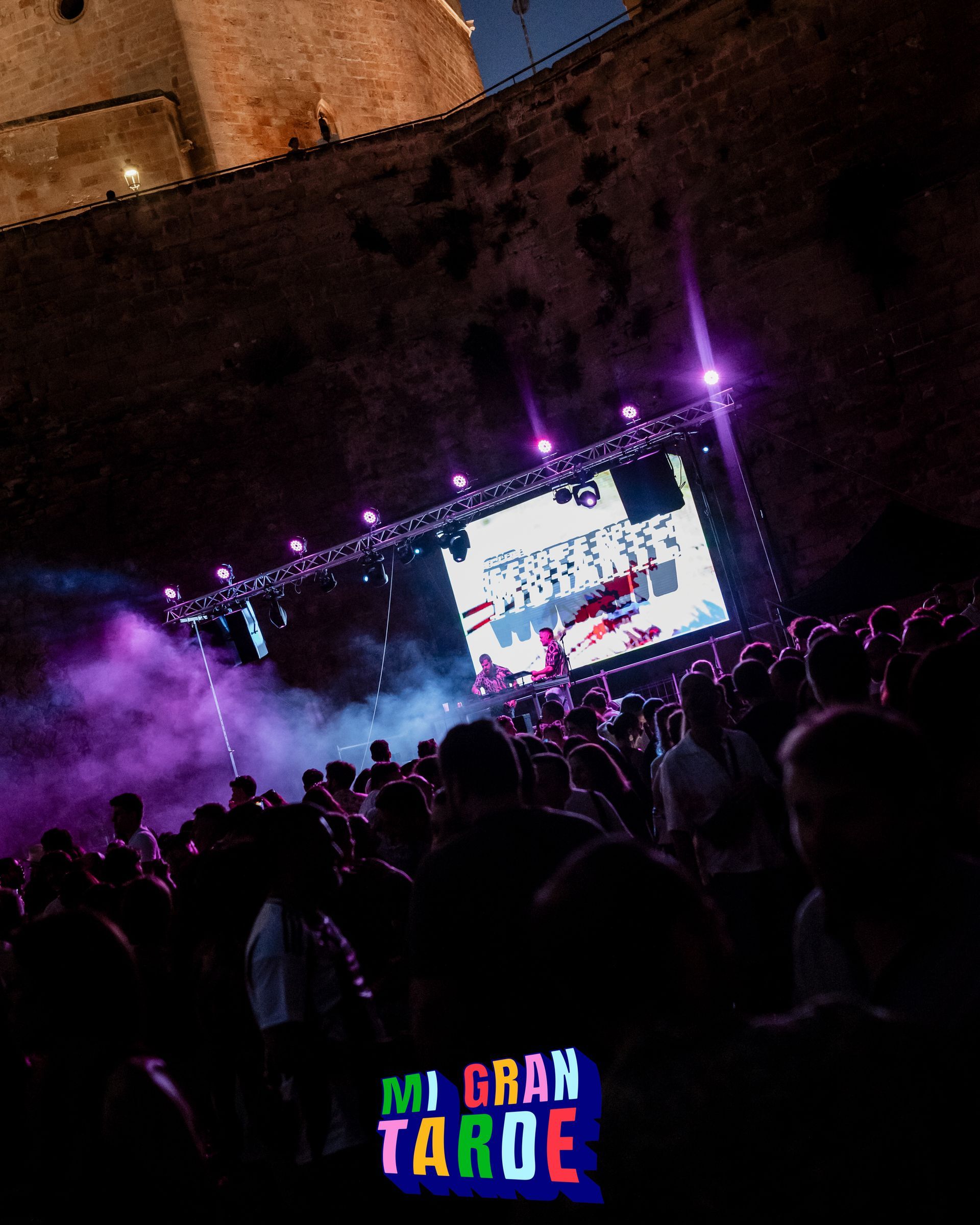 Una multitud de personas en un concierto de Mi Gran Tahoe